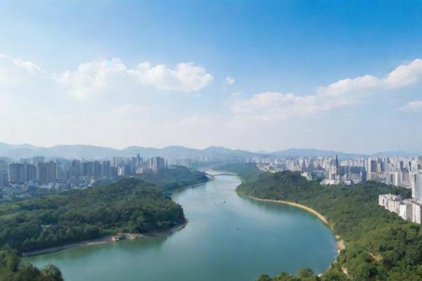 雙子座和白羊座，誰更符合水瓶座女生的需求？(雙子座和白羊座適合在一起嗎)